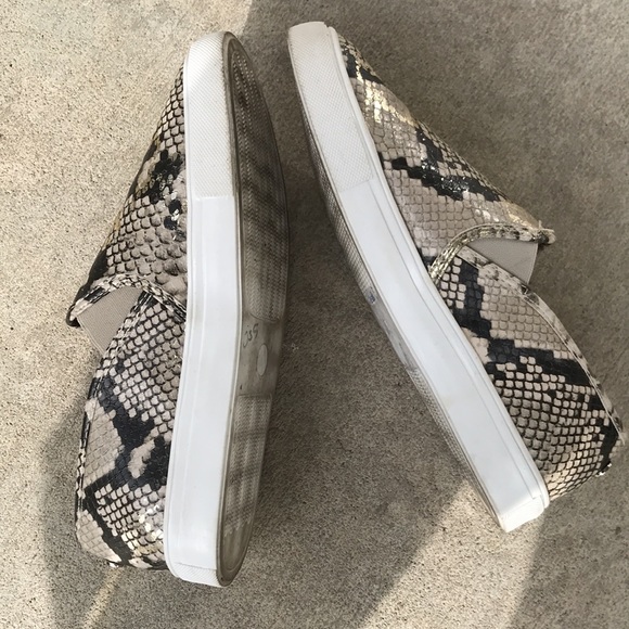 Steve Madden slip on snake like shoes size 8 1/2 - Picture 5 of 6